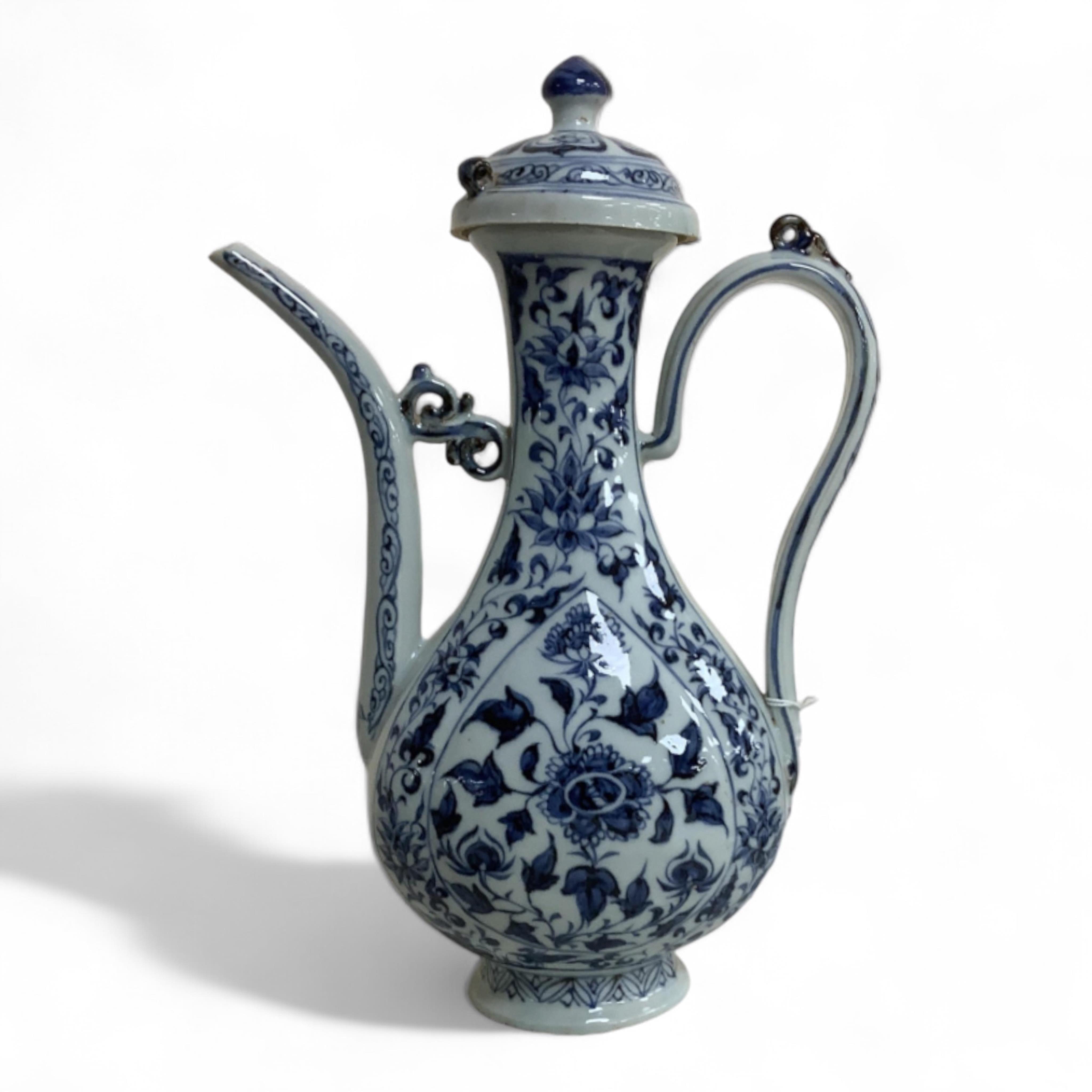 A Chinese porcelain blue and white wine ewer, 29cm high